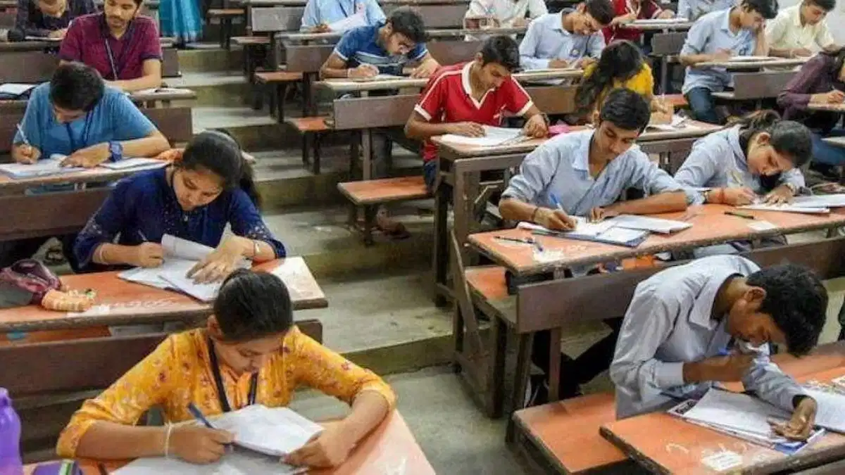 1. बिहार बोर्ड ने 10 जिलों में बदला परीक्षा केंद्रों का वितरण – छात्रों के लिए राहत की खबर!